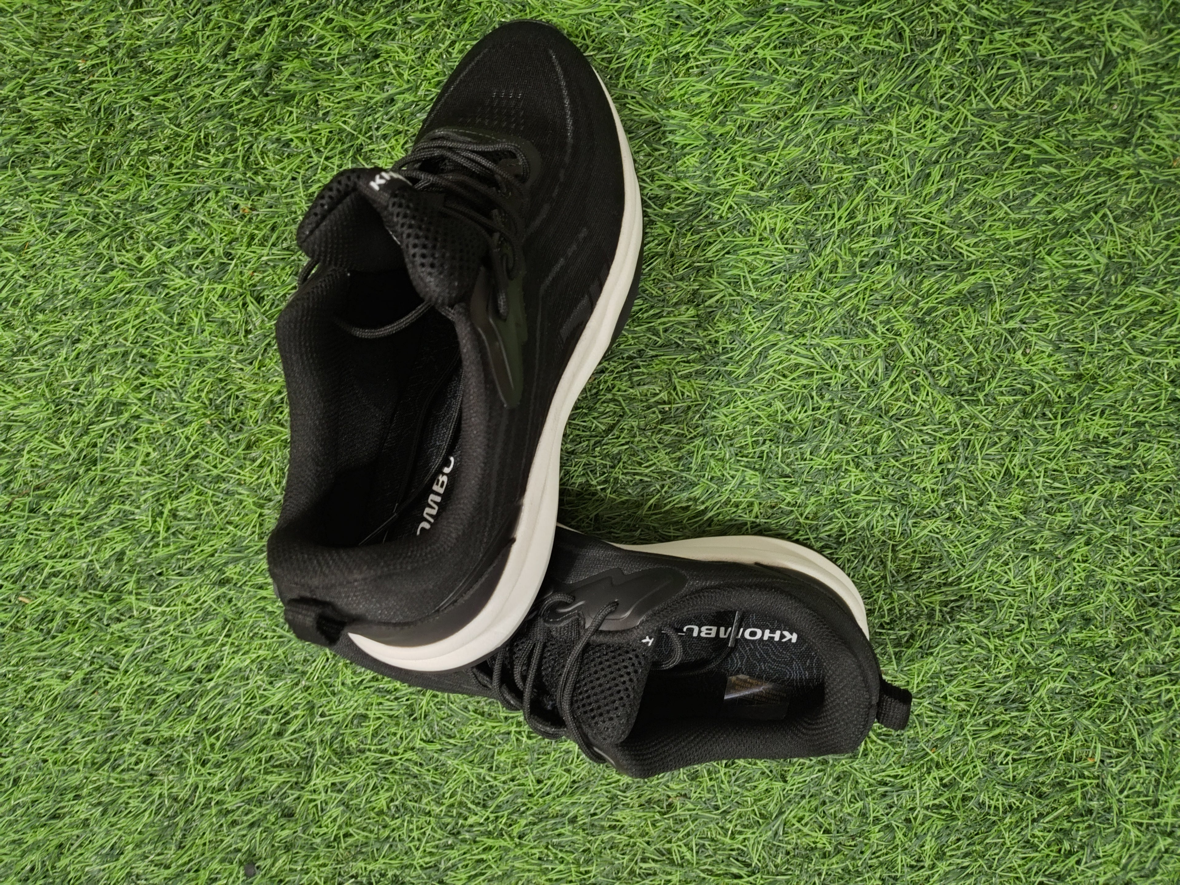Khombu Sneakers size 10