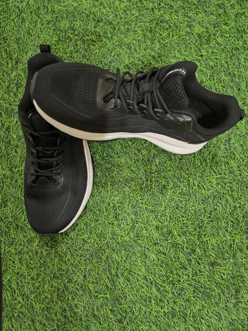 Khombu Sneakers size 10